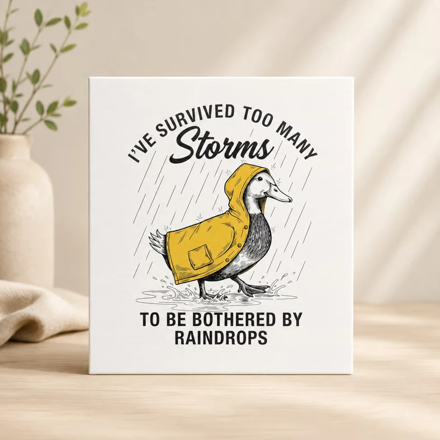 Canvas met een eend in een gele regenjas en een speelse quote
